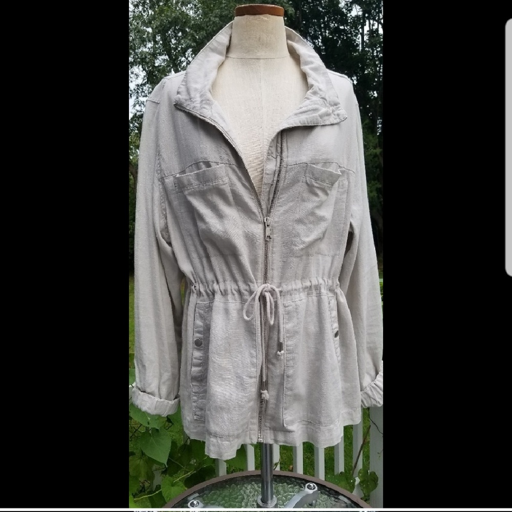 Price Drop! Old Navy Anorack jacket. XL Sand beige